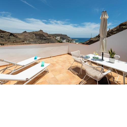 Apartment with terrace and sea views