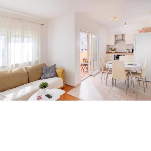 Apartment Zane Podstrana