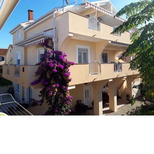 Apartments 150 m From Beach With Parking