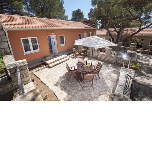 Apartments and mobile homes Makarska