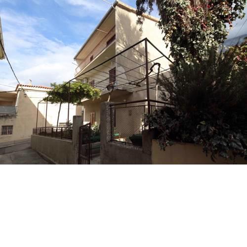 Apartments and rooms Goran