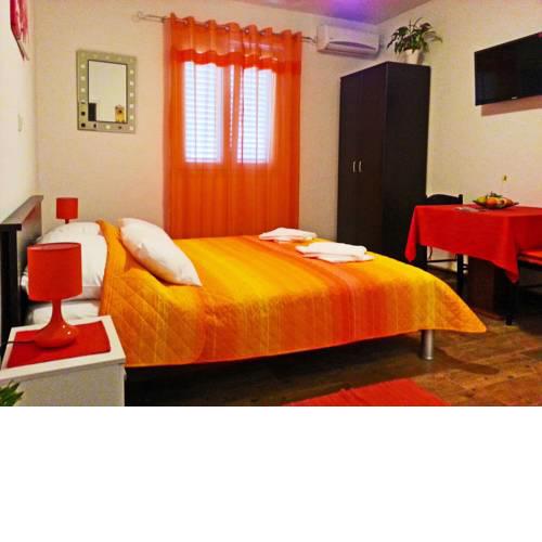 Apartments and Rooms King