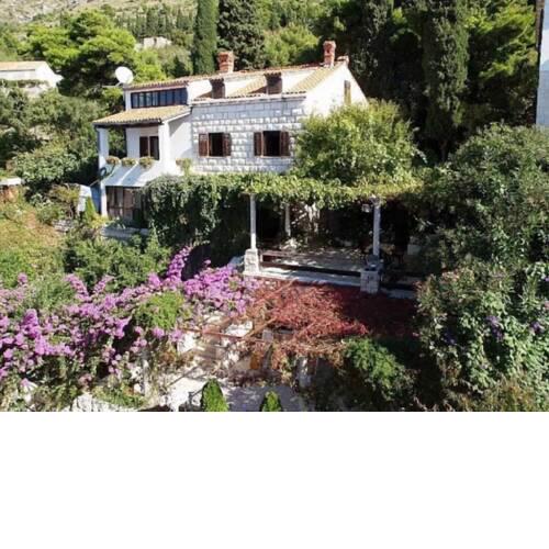 Apartments and rooms Nada - great location