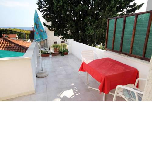 Apartments and rooms with parking space Bol, Brac - 2878