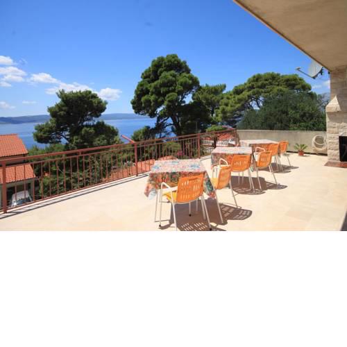 Apartments and rooms with parking space Brela, Makarska - 2717