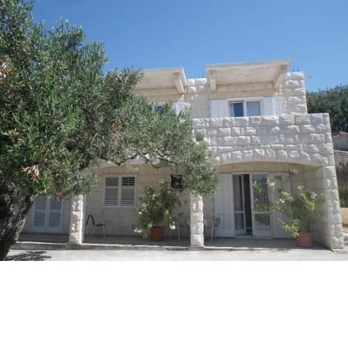 Apartments and rooms with parking space Hvar - 13296