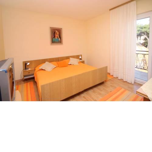 Apartments and rooms with parking space Jelsa, Hvar - 8798