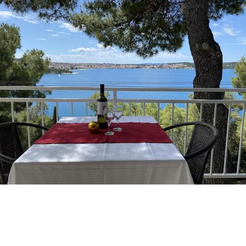 Apartments Bartol with sea view near the beach & city center