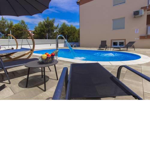 Apartments Božica with pool