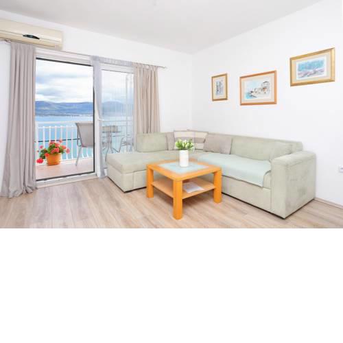 Apartments by the sea Arbanija, Ciovo - 15595