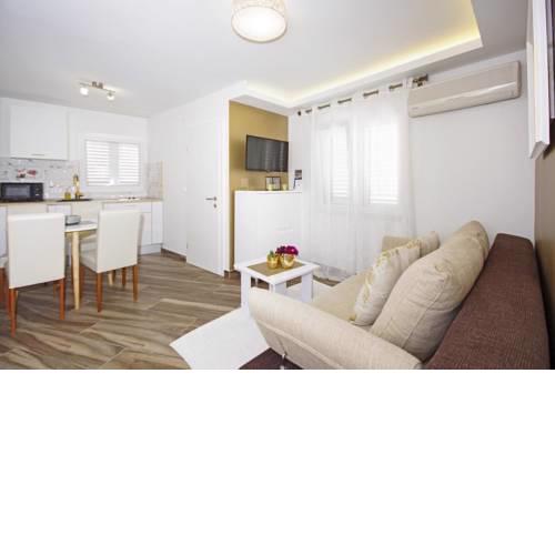 Apartments by the sea Baska Voda, Makarska - 17570