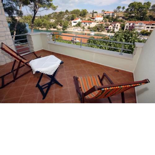 Apartments by the sea Bobovisca na Moru, Brac - 5683