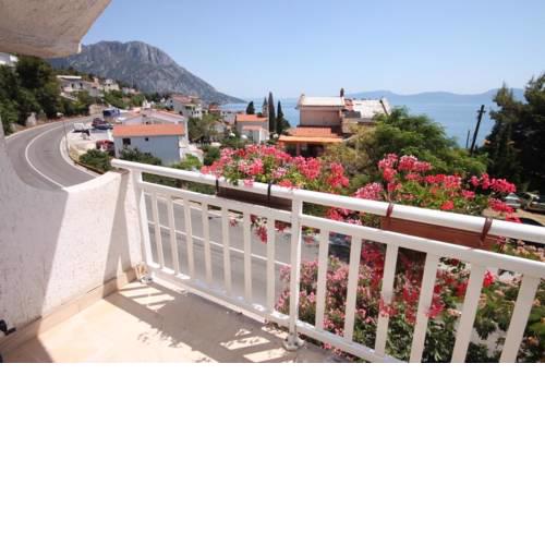 Apartments by the sea Brist, Makarska - 6813