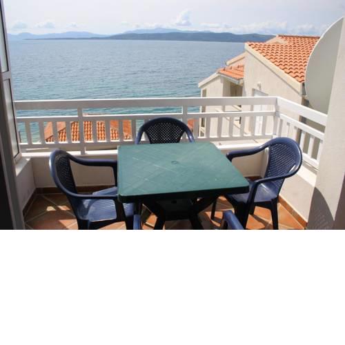 Apartments by the sea Igrane, Makarska - 2680