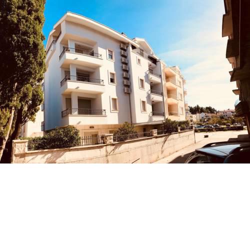 Apartments by the sea Makarska - 16650