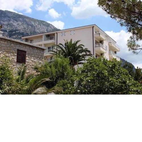 Apartments by the sea Makarska - 6880
