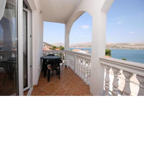 Apartments by the sea Mastrinka, Ciovo - 4647