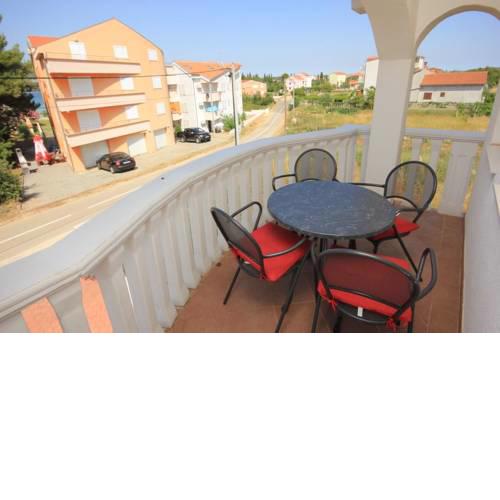 Apartments by the sea Pasman - 8215