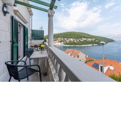 Apartments by the sea Pucisca, Brac - 5625
