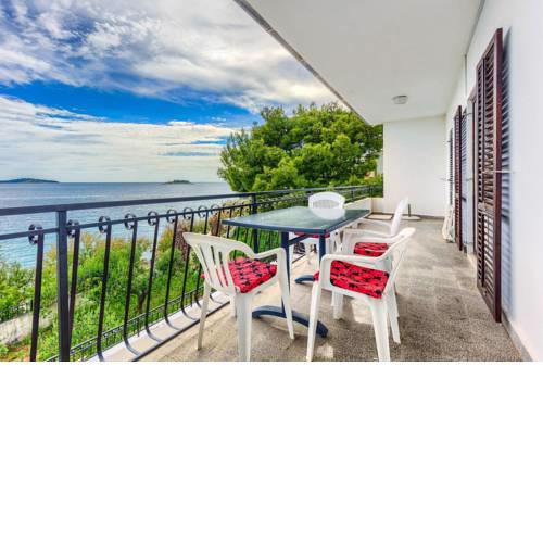 Apartments by the sea Rogoznica - 10000