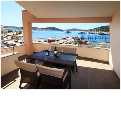 Apartments by the sea Rogoznica - 1089