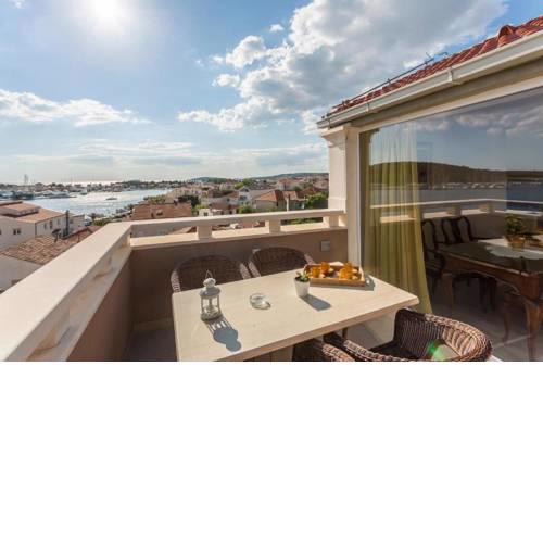 Apartments by the sea Rogoznica - 17997