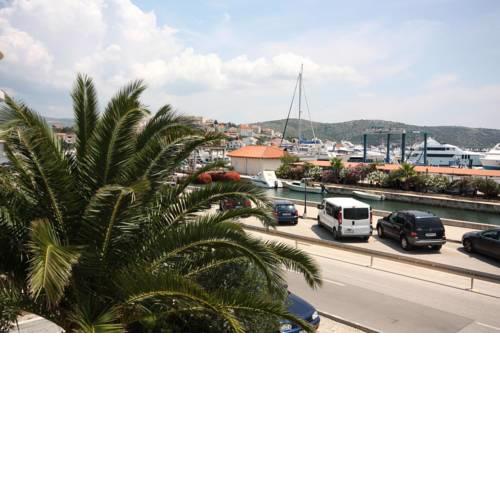 Apartments by the sea Rogoznica - 5144