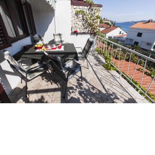 Apartments by the sea Seget Vranjica, Trogir - 1037