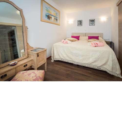 Apartments by the sea Split - 13105
