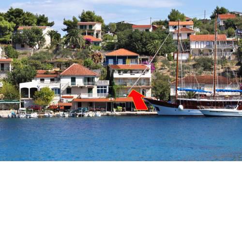 Apartments by the sea Stomorska, Solta - 5239