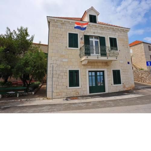 Apartments by the sea Sutivan, Brac - 17796