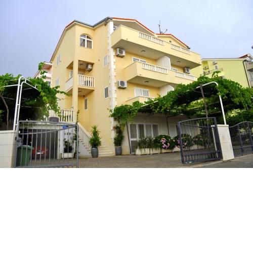 Apartments Ivi