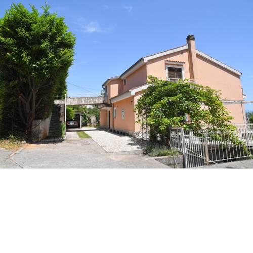 Apartments Jakov