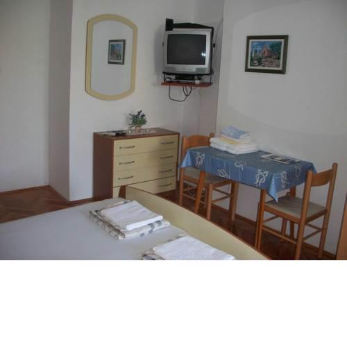 Apartments Jelsa (4440)