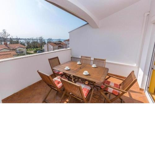 Apartments Karigador