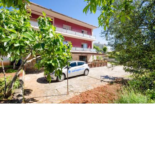 Apartments Mladen