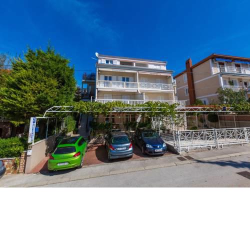 Apartments PERA