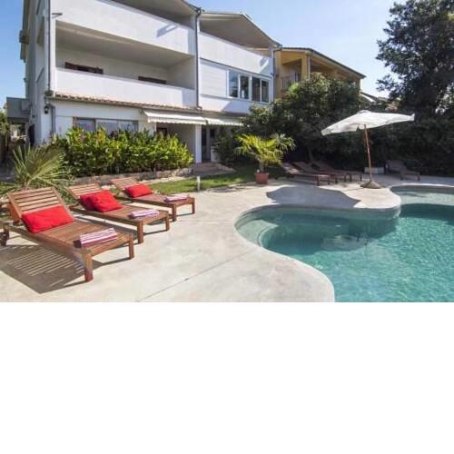 Apartments Pool