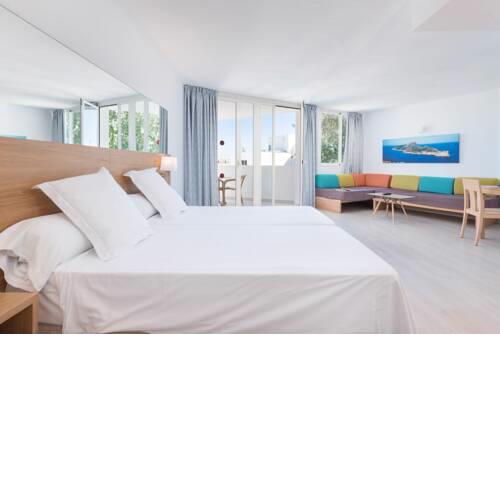 Apartments & studios with shared pool, near the beach