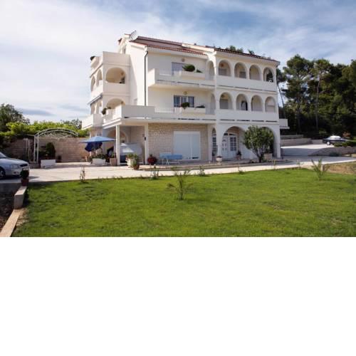 Apartments with a parking space Banjol, Rab - 5022