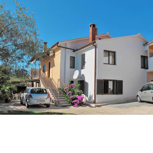 Apartments with a parking space Banjole, Pula - 7036