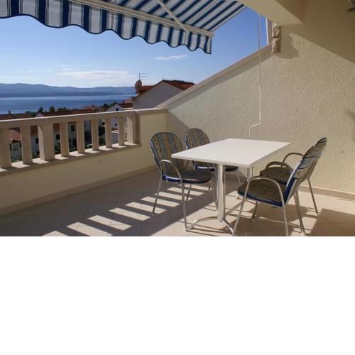 Apartments with a parking space Bol, Brac - 2900