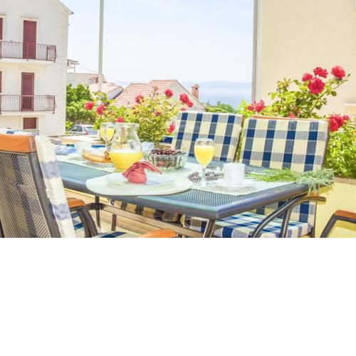 Apartments with a parking space Bol, Brac - 5641