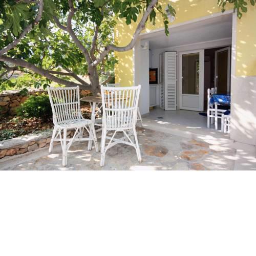 Apartments with a parking space Bol, Brac - 5642