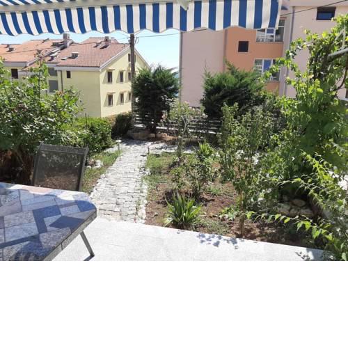 Apartments with a parking space Crikvenica - 17356