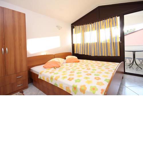 Apartments with a parking space Fazana - 7284