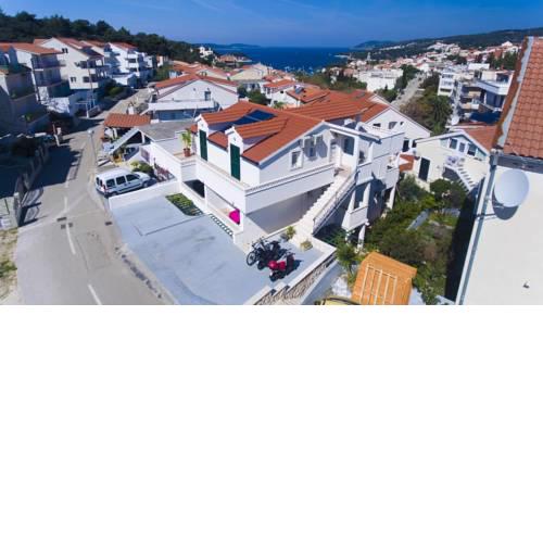 Apartments with a parking space Hvar - 5706