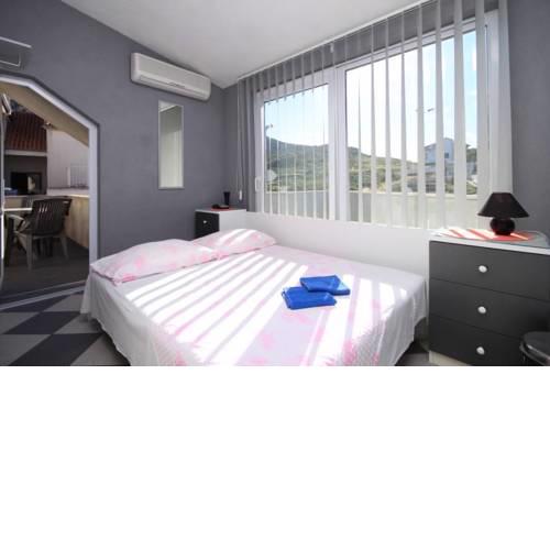 Apartments with a parking space Hvar - 8810