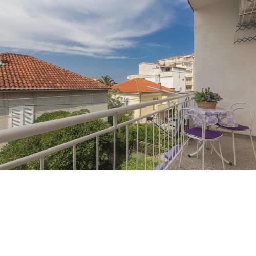 Apartments with a parking space Makarska - 15375