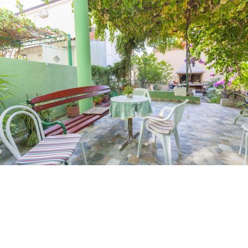 Apartments with a parking space Makarska - 15445